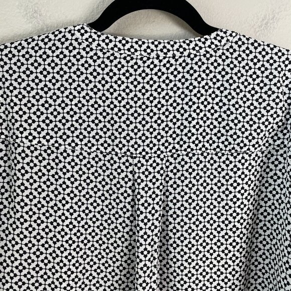 Torrid Harper Womens Plus 2X Blouse Black White Geometric Roll Tab Sleeve Shirt - Picture 9 of 11